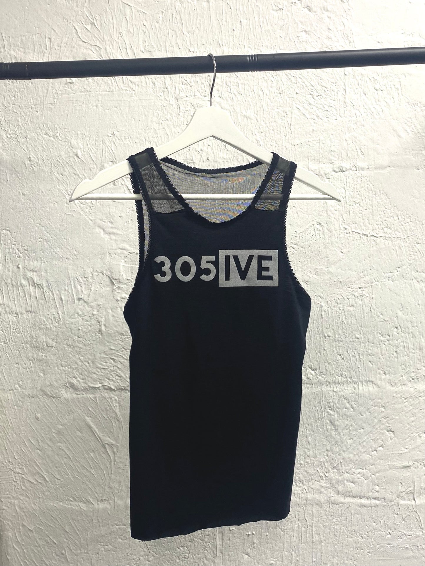 Contrast Logo Tank